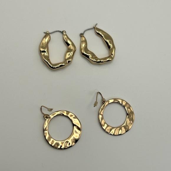 Gold-tone Textured Classic Hoop Earrings Qty 2 Unsigned - Picture 4 of 10